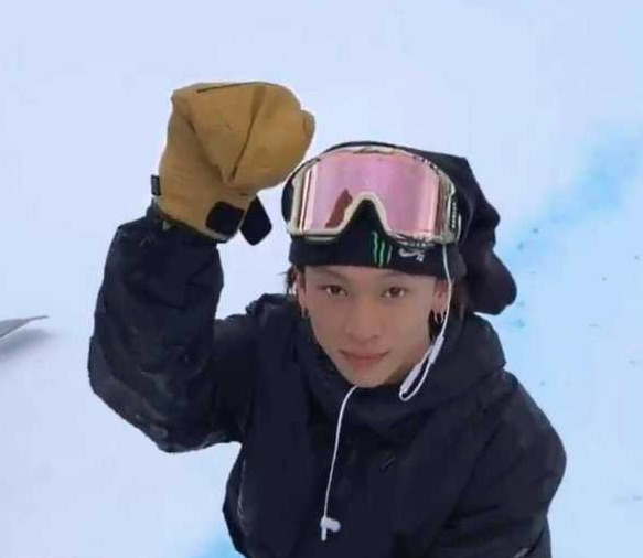 平野歩夢さんの髪型がおしゃれパーマに 私服ファッションがイケメン