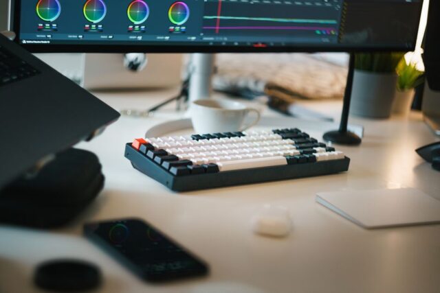 収益化で知っておくべき注意点とリスクに関連する情報発信や副業の作業イメージ